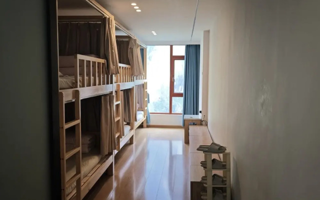 Tiger Leaping Half Way Guest House