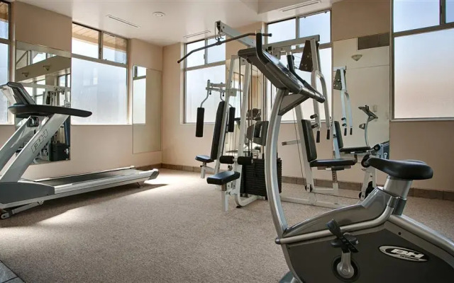 Econo Lodge Inn & Suites