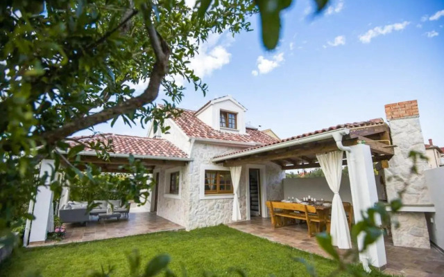 House for Rent Leila