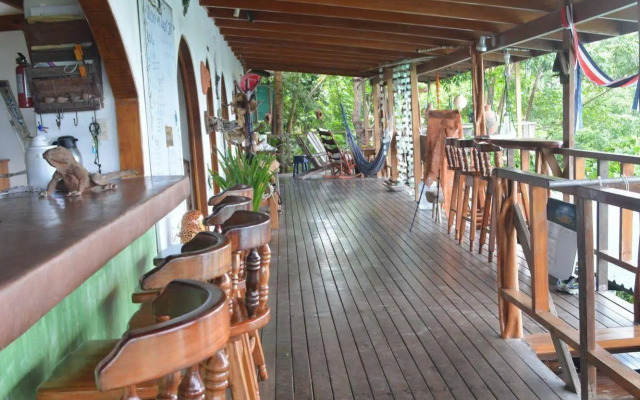 The Lookout Inn Lodge