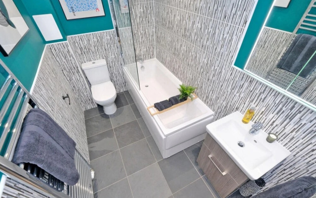 Stunning Central Two Bedroom Executive Apartment