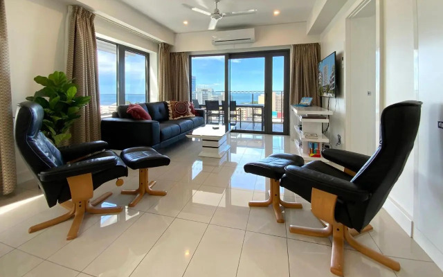 "NEWQUAY" Ideal Location & Views at PenthousePads