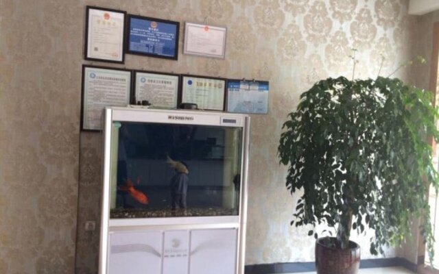 Qujing Ruixin Business Hotel