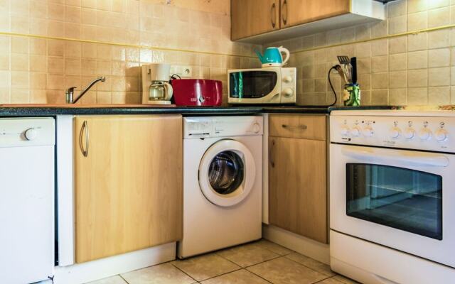 Modern Holiday Home in Salignac-Eyvigues with Swimming Pool