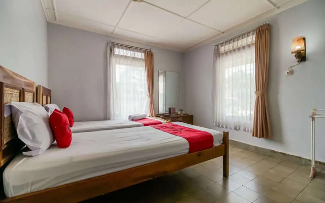 RedDoorz near Ngarai Sianok Bukittinggi