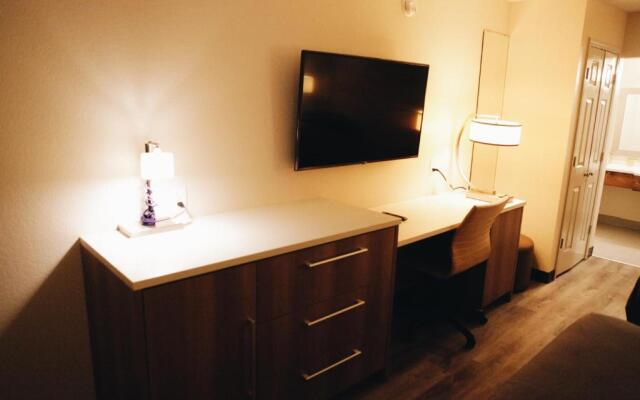 All Seasons Inn & Suites