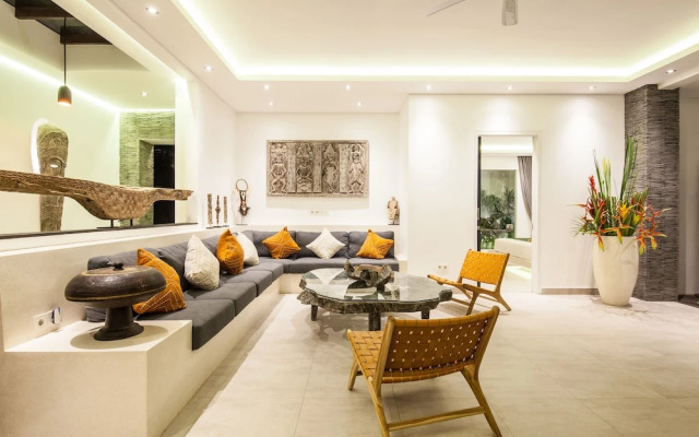 Captivating Villa Walk to the Beach