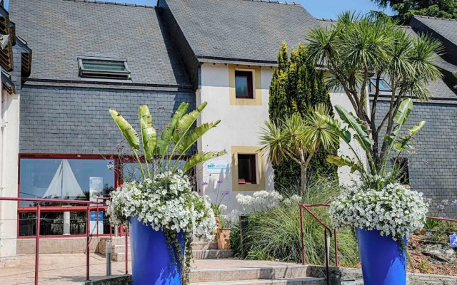 Brit Hotel Le Branhoc