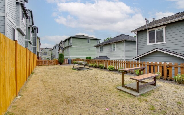 Wfh-friendly Townhome Rental Near Ferry in Everett
