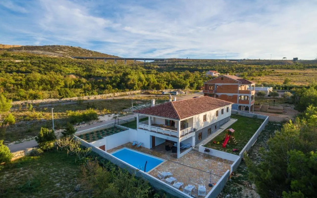 Villa More
