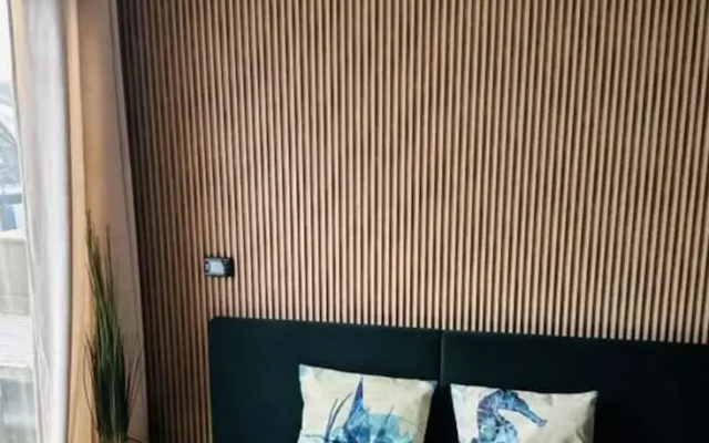 Premium Houseboat Blue Lagoon