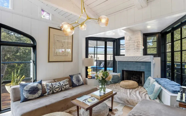 Chic LA Hideaway w/ Soaking Tub, Firepit Lounge & Tranquil Backyard