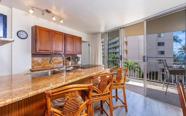 Kamaole Nalu 402 2 Bedroom Condo, Kihei