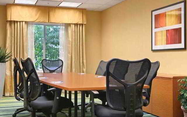 Comfort Inn & Suites South Akron