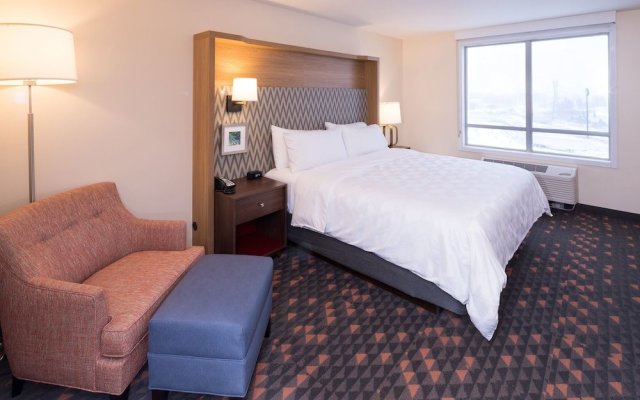 Holiday Inn & Suites Detroit - Troy