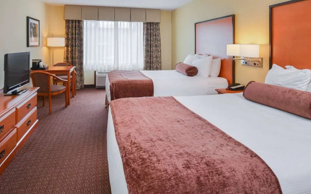 Best Western Plus Cascade Inn & Suites