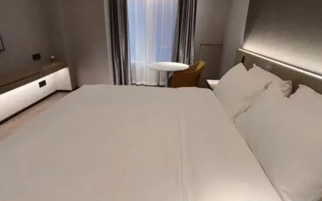 Yilai Yancheng Zhongnancheng Hotel