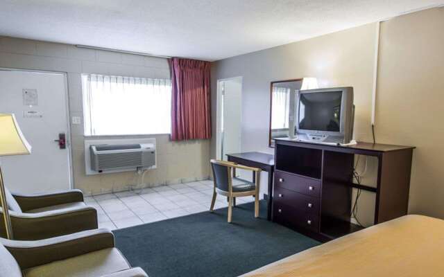 Econo Lodge Cocoa Beach - near the Port