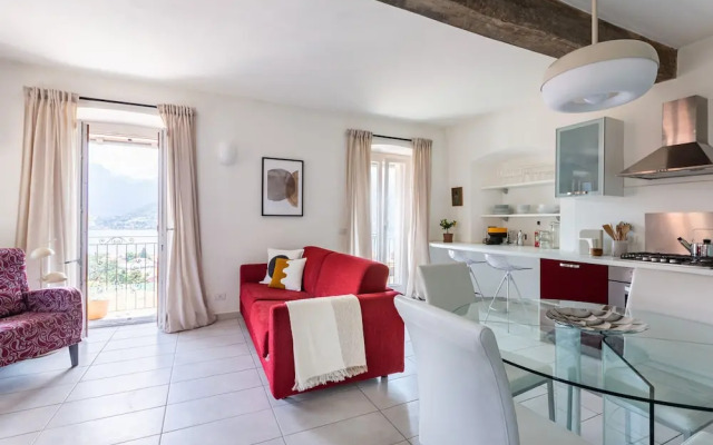 Lake View Terrace Apartment