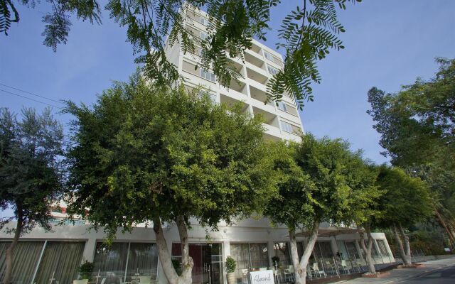 Almond Business Hotel