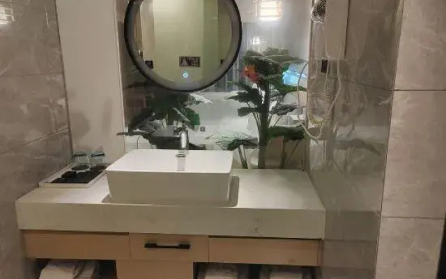 Yufuheng Business Hotel (Shenzhen Longhua Bus Station)