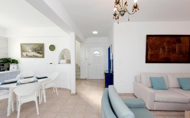 Villa Irilena - 4Bdr Beach House