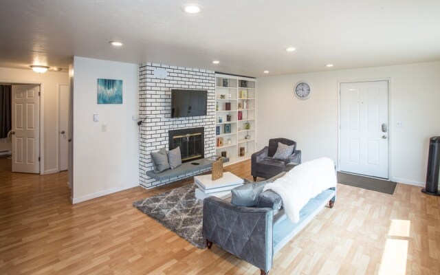 Crockett Rocket - Heart of Seattle - Sleeps 12