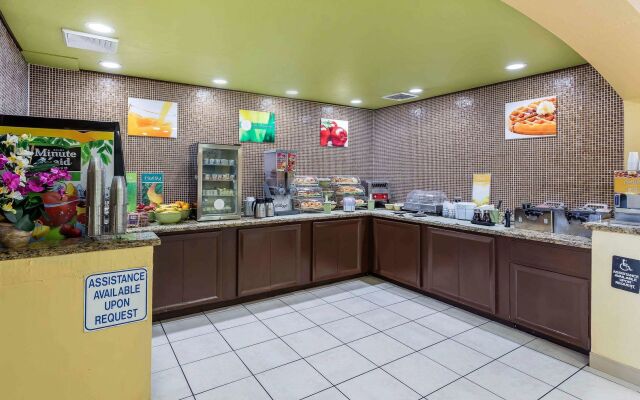 Boca Suites Deerfield Beach, SureStay Collection by BW