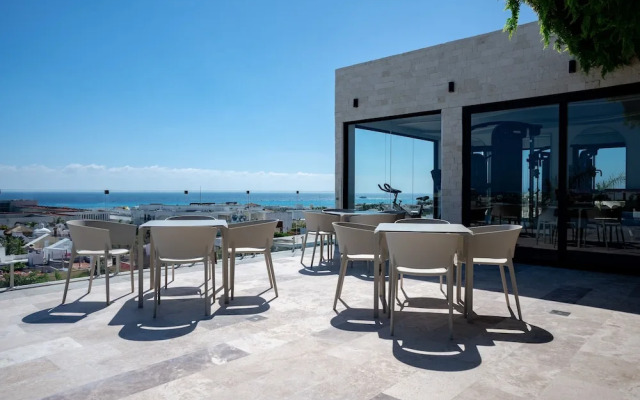 Menesse Town Tower 202 1 Bedroom Condo