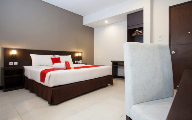 RedDoorz Premium Near Exit Toll Malang