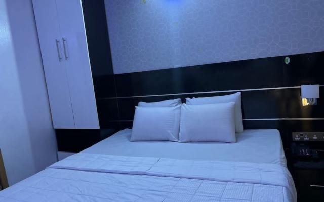 Plot1 Suites