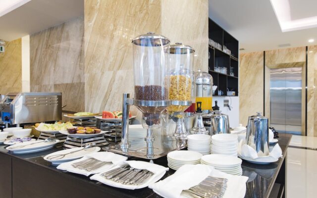 Meriton Hotel