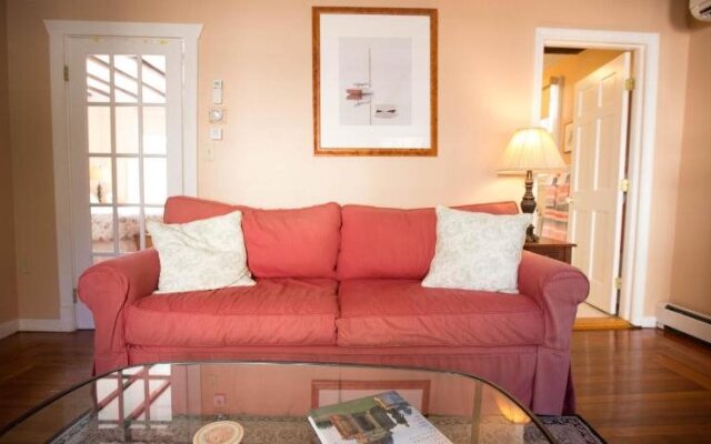 Howland House Inn