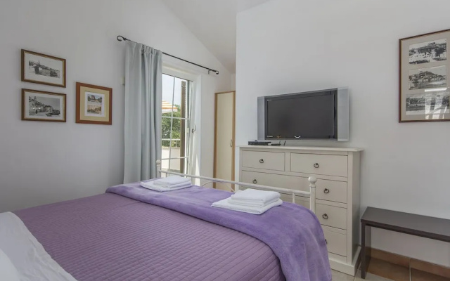 Beautiful Villa With a Large Pool and Wonderful Garden for Your Dream Vacation - Villas_and_Bungalows in Porec - Photo 3