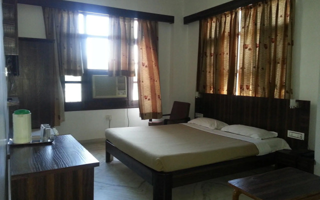 1 BR Boutique stay in Sihad Talab, Nathdwara (FA2F), by GuestHouser