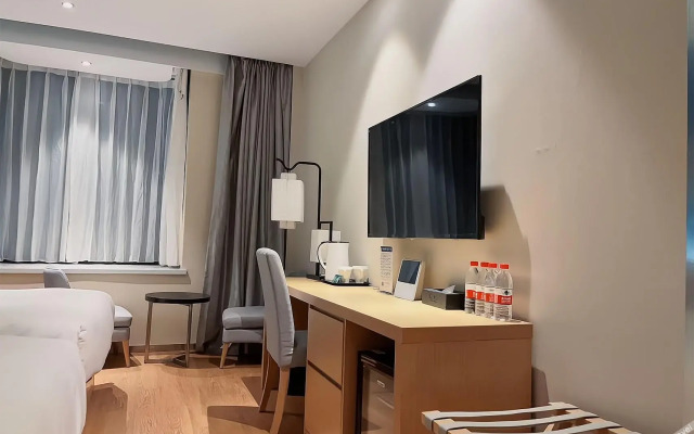 Orange Hotel  (Shanghai Hongqiao Railway Station Store)