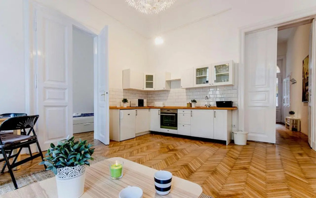 Cozy 2 Bedroom Apartment In Terez Boulevard.