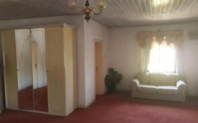 Hatfield Hotel And Suites