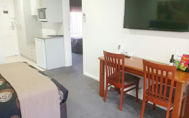 Addison Motor Inn