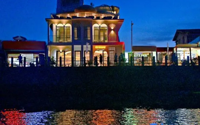 Cengxi Island Hostel
