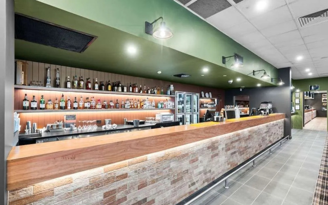 Morayfield Tavern & Motel