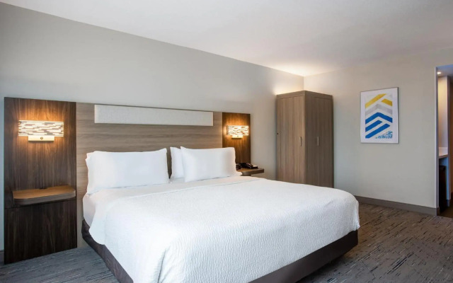 Holiday Inn Express & Suites Bradenton East-Lakewood Ranch by IHG