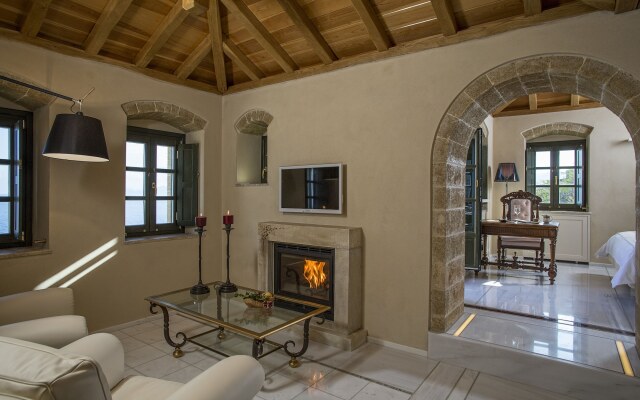 Moni Emvasis Luxury Suites