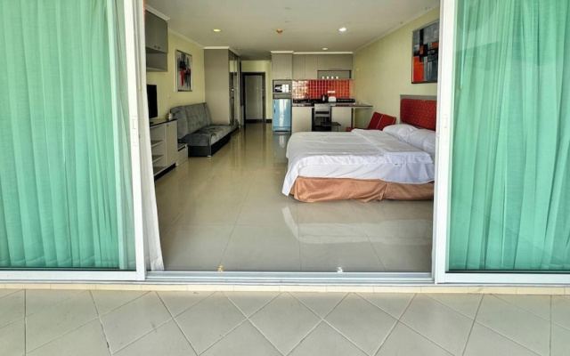 Large Pool-view Studio With Balcony - TW Platinum Suites, Jomtien