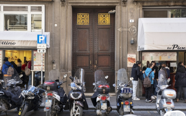 Monolocale tra Piazza del Nettuno e le Due Torri