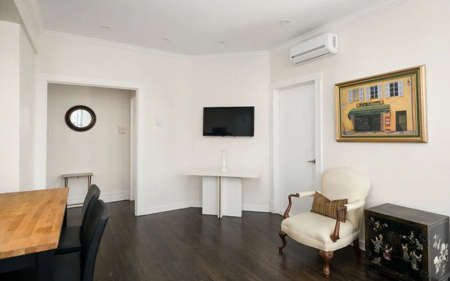 Architectural 2BR in Mile End by Sonder
