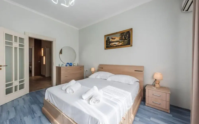 The Old-clock Apartment