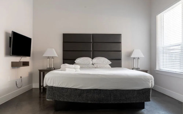 WanderJaunt - Hip East Austin Apartments