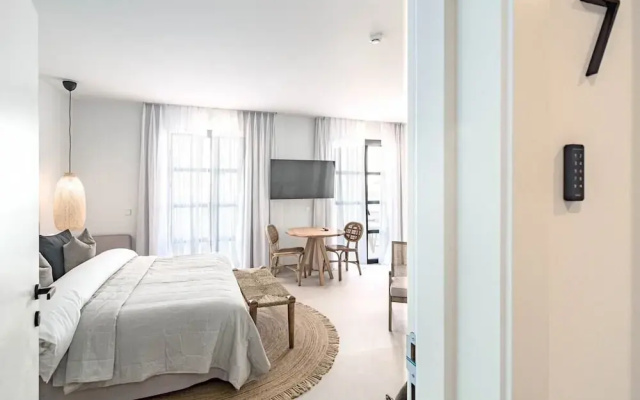 A7- Seaclub Suites by Roomservices