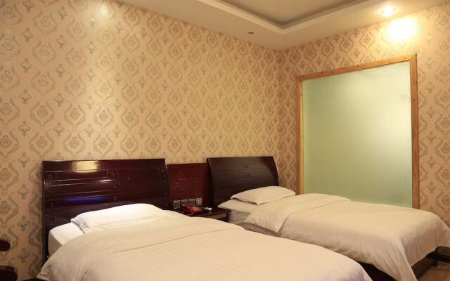 Mount Emei Moon Bay Hotel